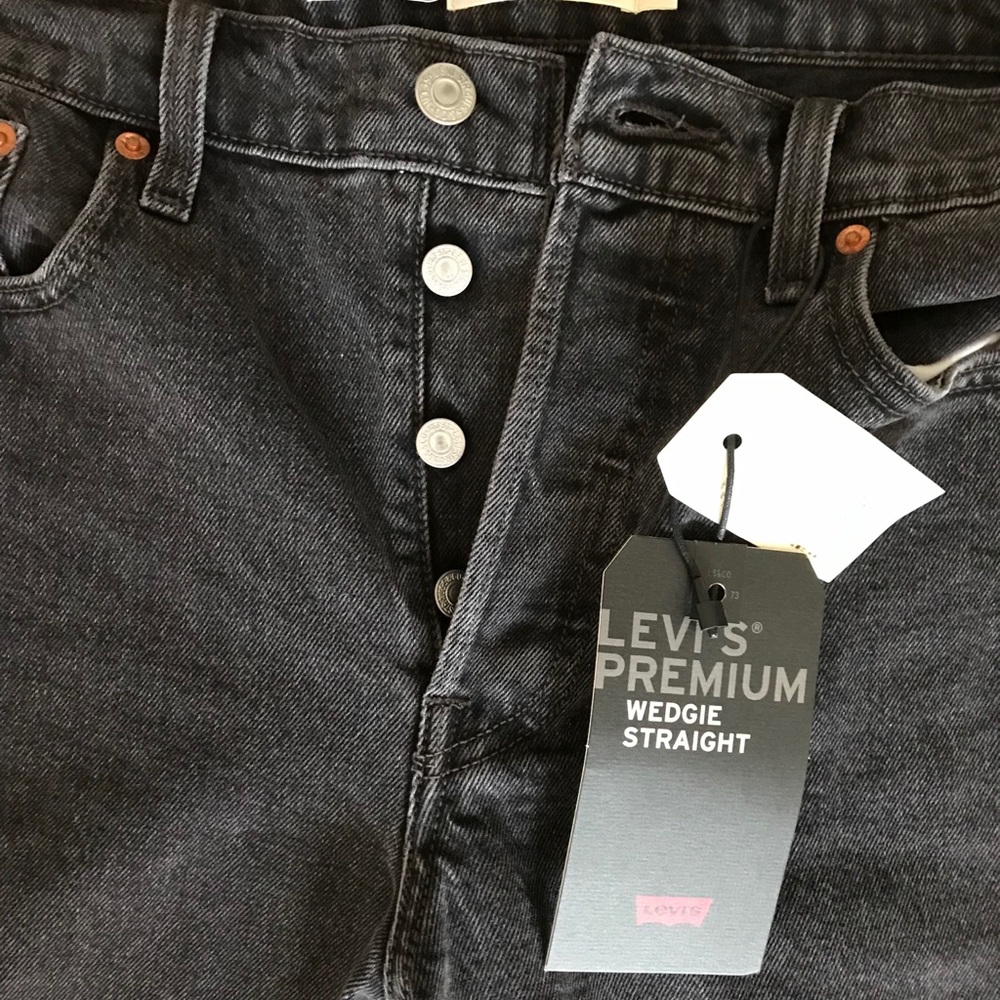 New with tags! Levi’s Wedgie Straight Fit Jeans